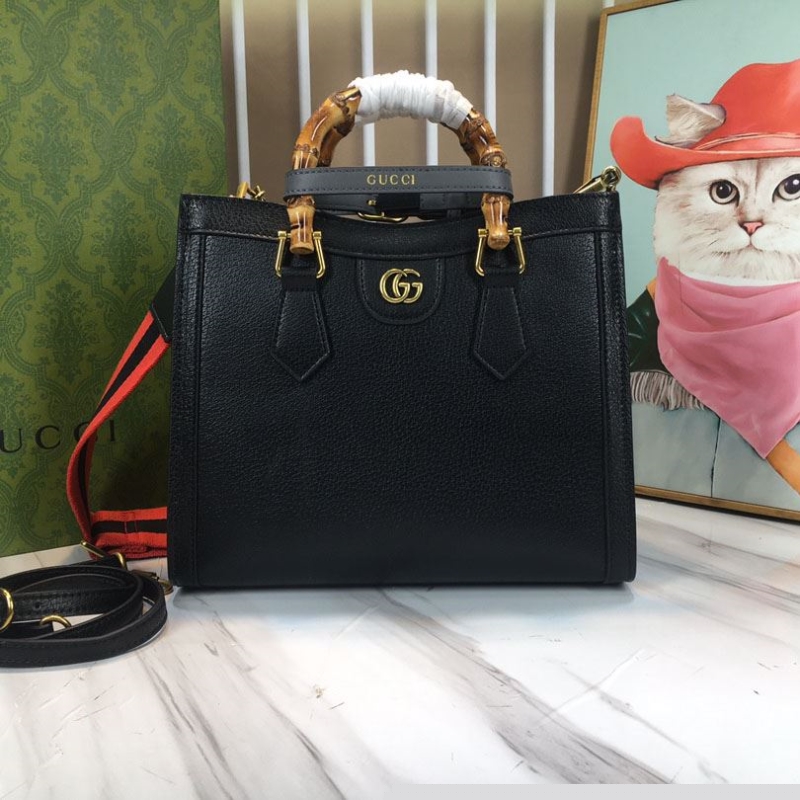 G*u*i shopping bags